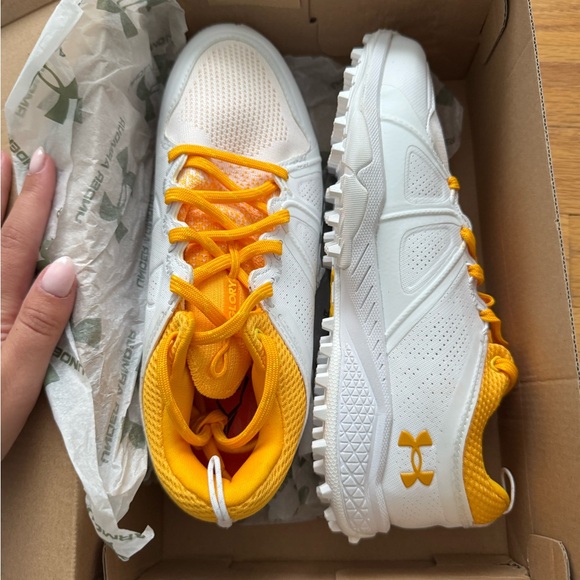Under Armour BRAND NEW Women’s Turf Cleats - Picture 1 of 12